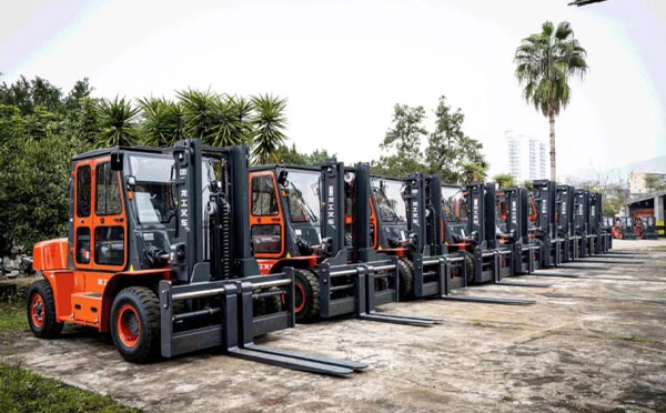 现代物流与仓储作业中的核心装备：定西叉车的技术演进与应用价值
